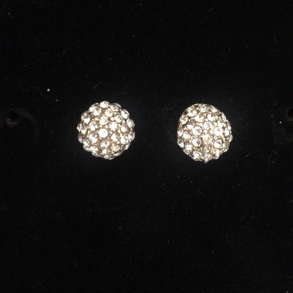 CZ earrings Round Studs NEW - Picture 1 of 3